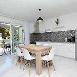 Karlo 2 Apartamento