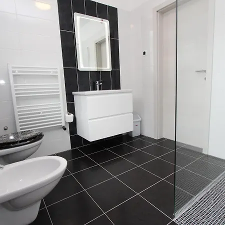 아파트 Karlo 2 로비니