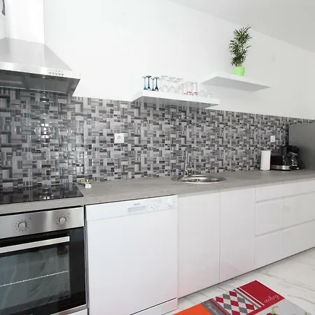 Karlo 2 Apartment *
