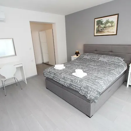 Karlo 2 Apartment *