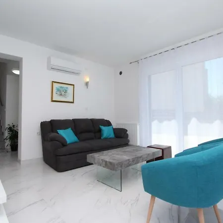Apartamento Karlo 2 *